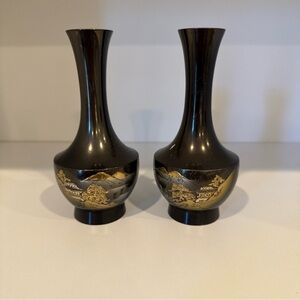Sophisticated Black and Gold Vases